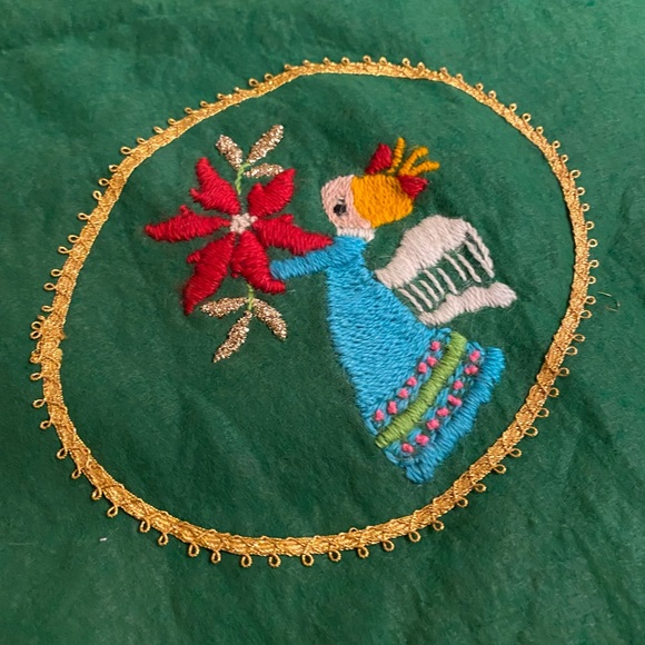 Vtg Christmas Tablecloth/Tree Skirt 41" Green Crewel Angel Gold Trim Handmade - Picture 3 of 9